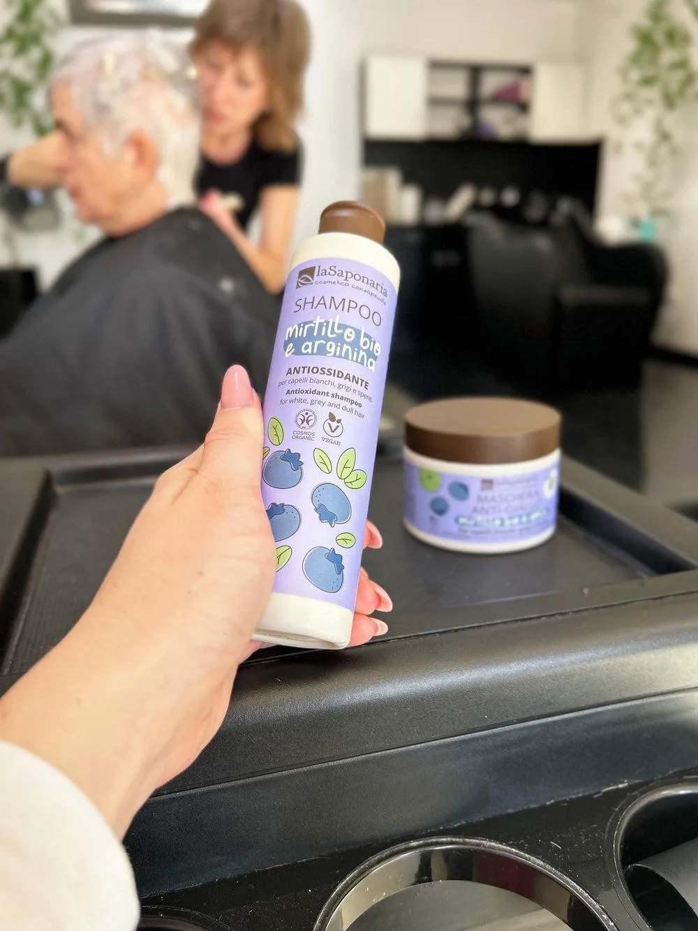 laSaponaria Shampooing antioxydant pour cheveux gris à la myrtille BIO et à l'arginine 200 ml