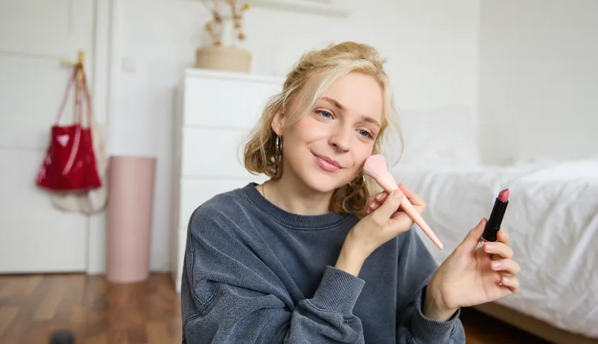 Les cosmétiques qui aident les adolescentes avec leur peau