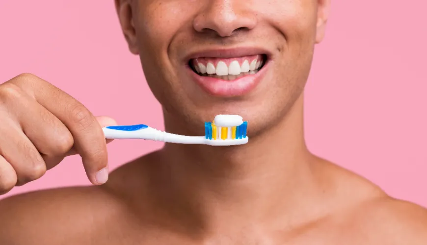 Comment se brosser correctement les dents avec une brossette interdentaire