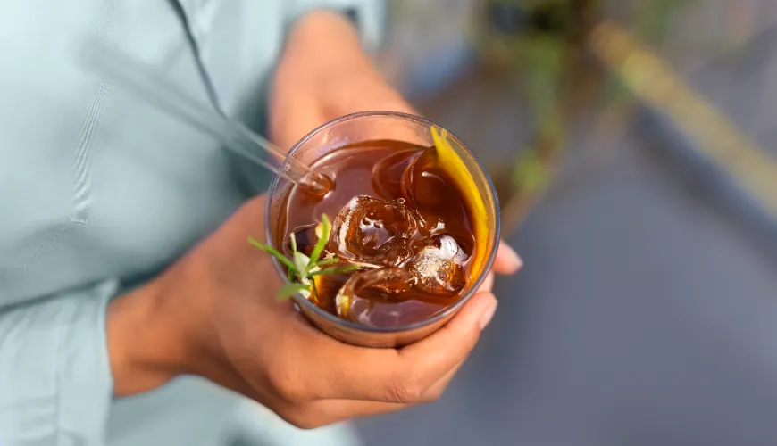 Découvrez la magie du thé cold brew et sa saveur délicate