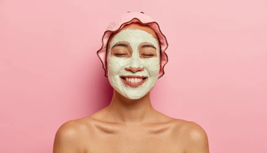 Soins de la peau à domicile avec des masques hydratants naturels