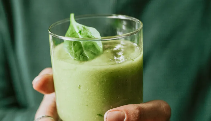 Le smoothie détox combine goût, santé et purification du corps