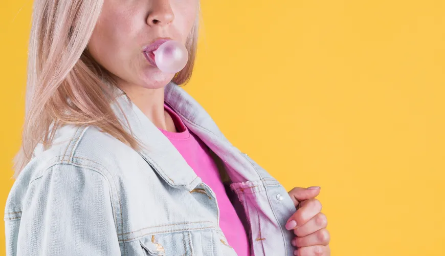 Comment enlever du chewing-gum des vêtements avec des astuces maison